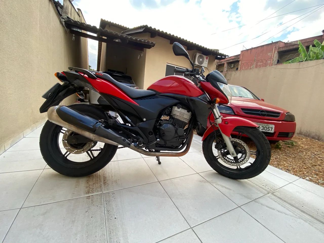CB300r 2012 ótimo estado - Foto 3