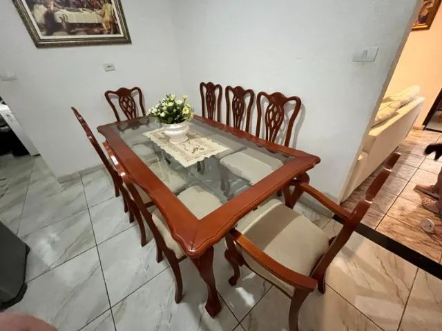 Mesa com cadeiras (8 lugares)