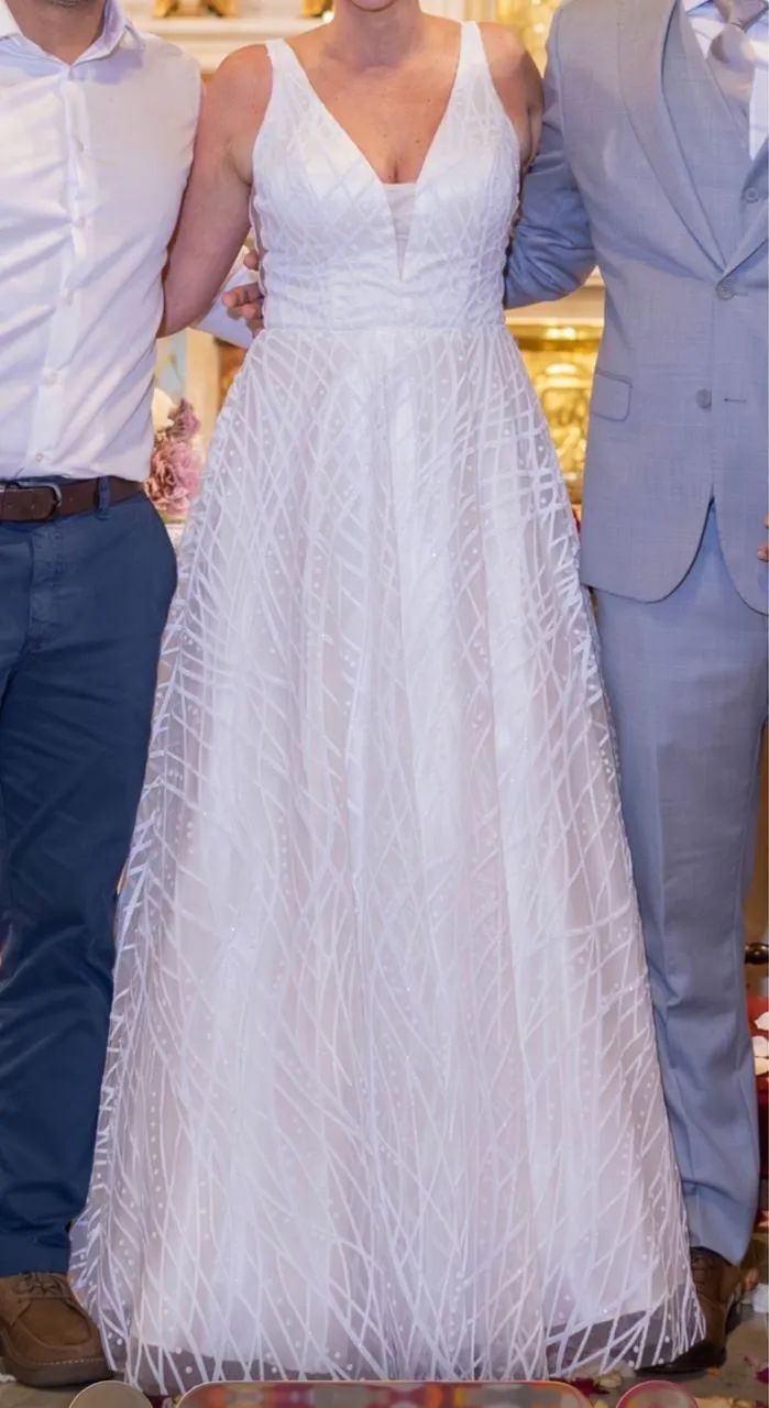 Vestido de Noiva Moderno com Decote ?V? - Foto 4