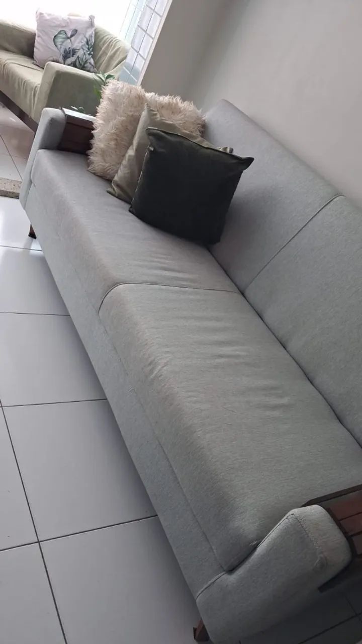 Sofá de boa qualidade com pequena avaria * R$ 450,00 