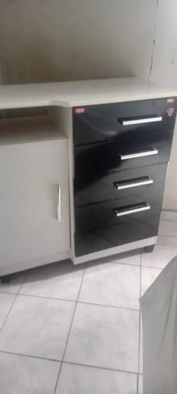 vendo cômoda  250 no preço pra sair logo 