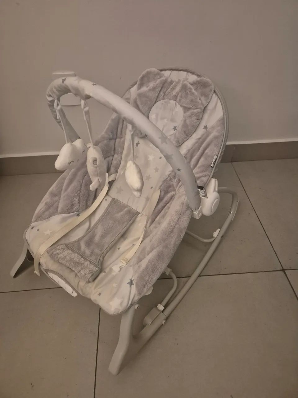 Cadeira de descanso para bebê com móbile - Foto 2