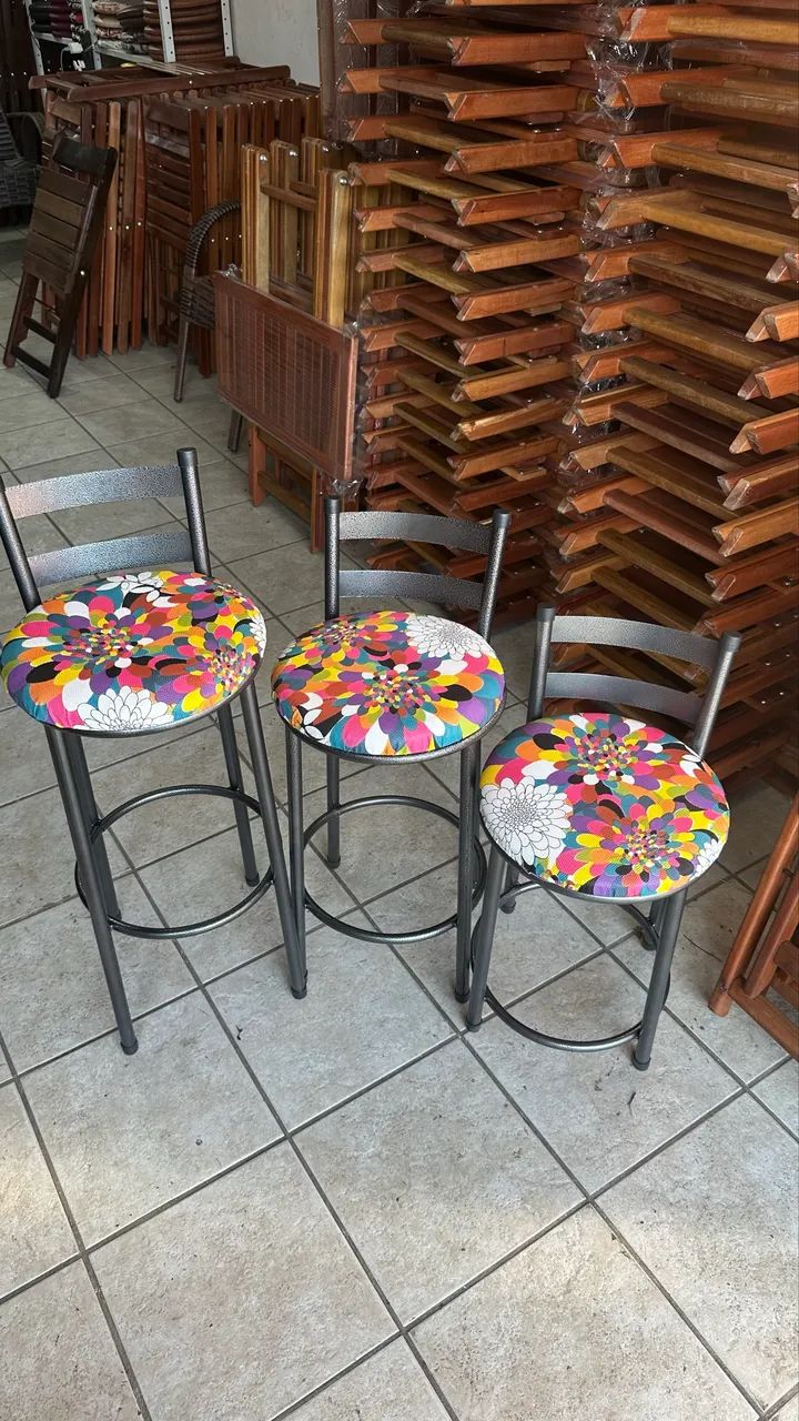 Banquetas em aço com acento estofado  - Foto 4