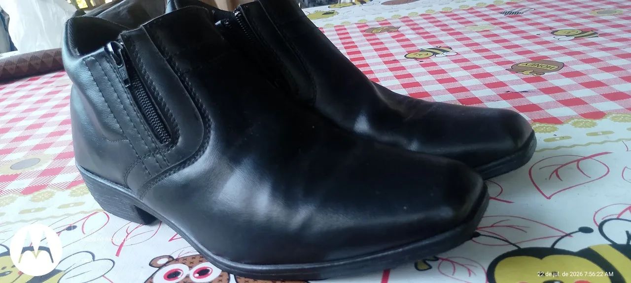Vendo essa linda bota social  - Foto 2