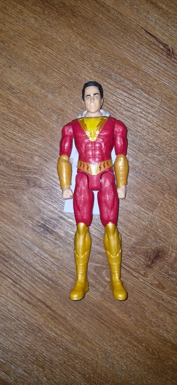 boneco de ação do Shazam 30 cm
