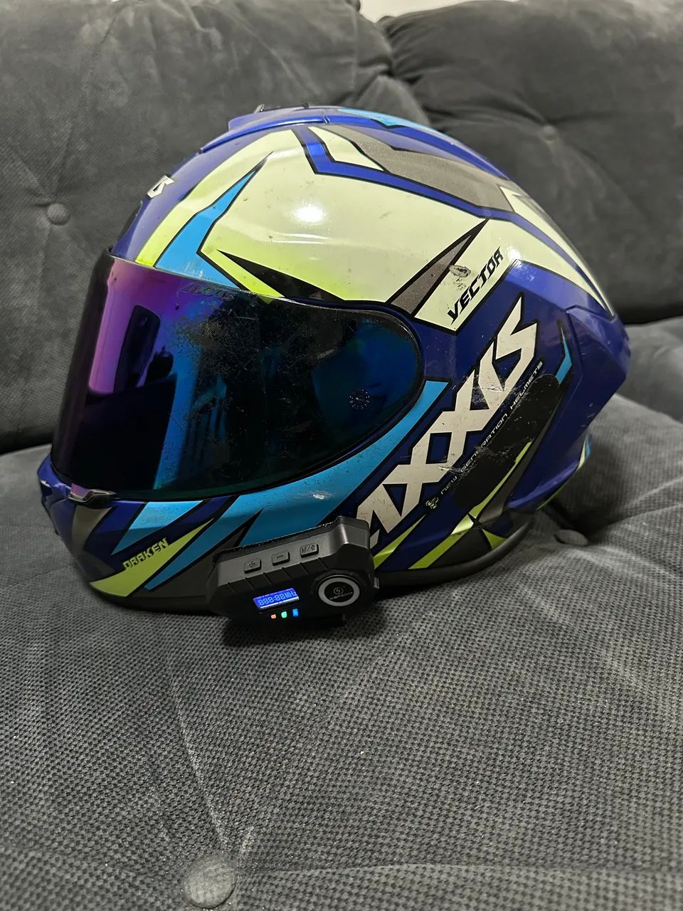 Capacete axxis 60, com intercomunicador 