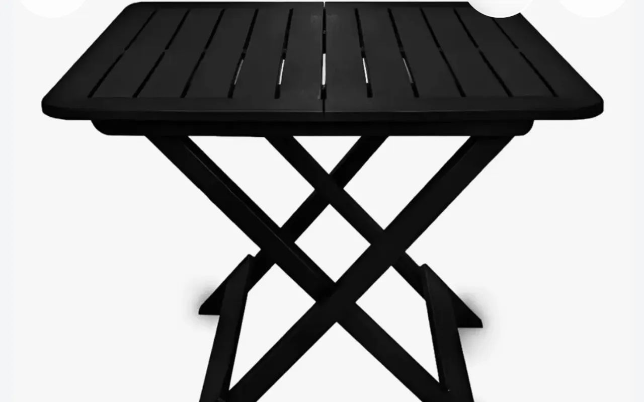 Mesa quadrada com 4 cadeiras de plástico  - Foto 2