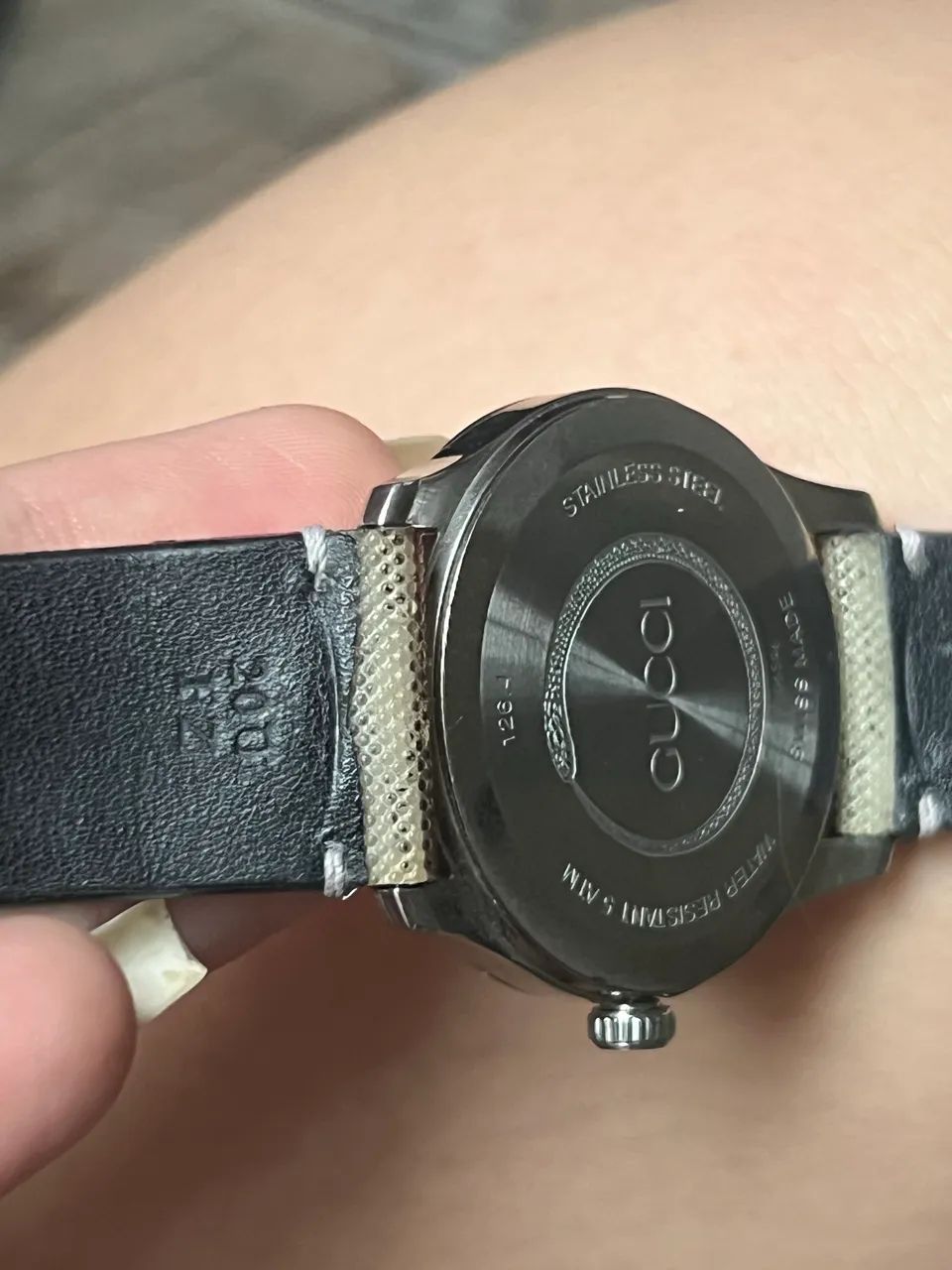 Relógio GUCCI G-Timeless ? referência 126.4 ? caixa de aço inoxidável ? quartzo ? 38 mm - Foto 4
