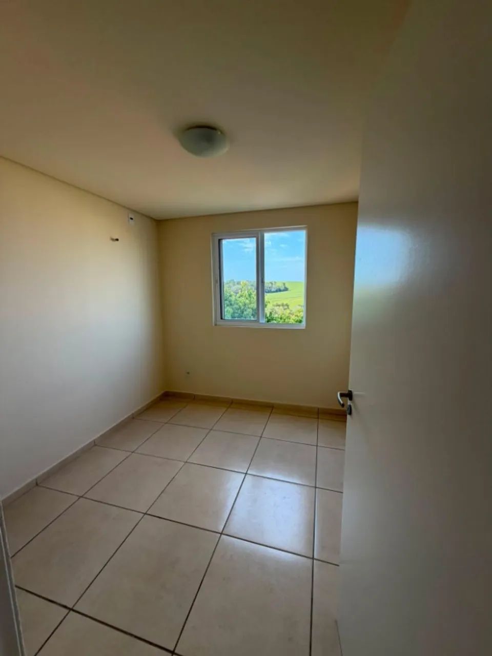 Apartamento 3 quartos e 2 banheiros, bem iluminado com sacada e espaçoso - Foto 5