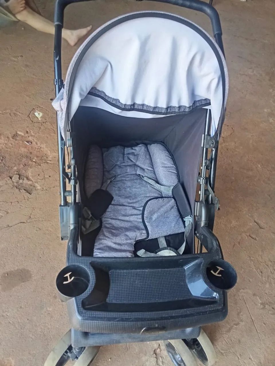 Carrinho de bebe semi novo +bebe conforto, marca TUTTI.  - Foto 2