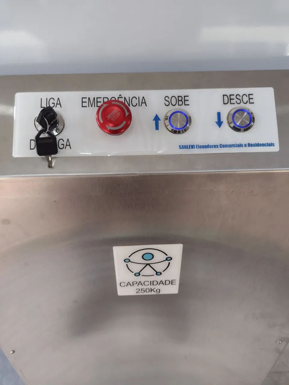 Plataforma elevatória de acessibilidade  - Foto 3