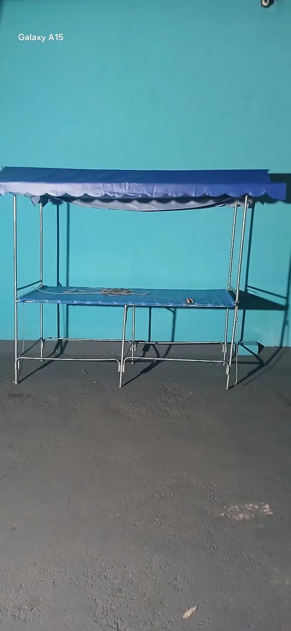 Vende-se uma barraca de rua
