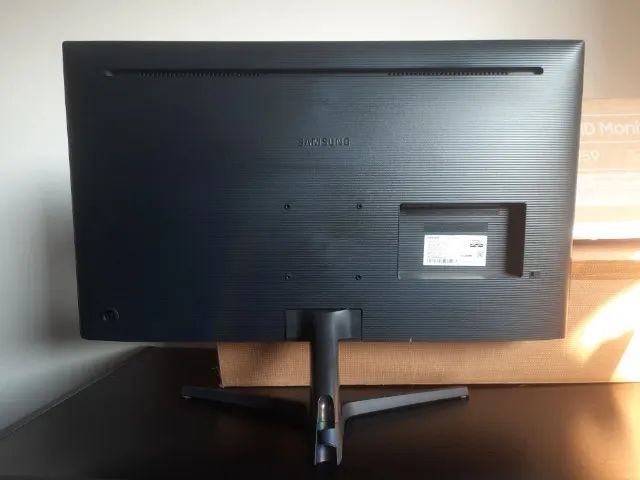 Monitor Samsung UJ59 32 4K UHD Excelente Estado  - Foto 2