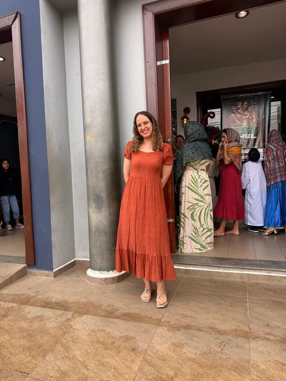 Roupas/ vestido a preço de bazar - Foto 2