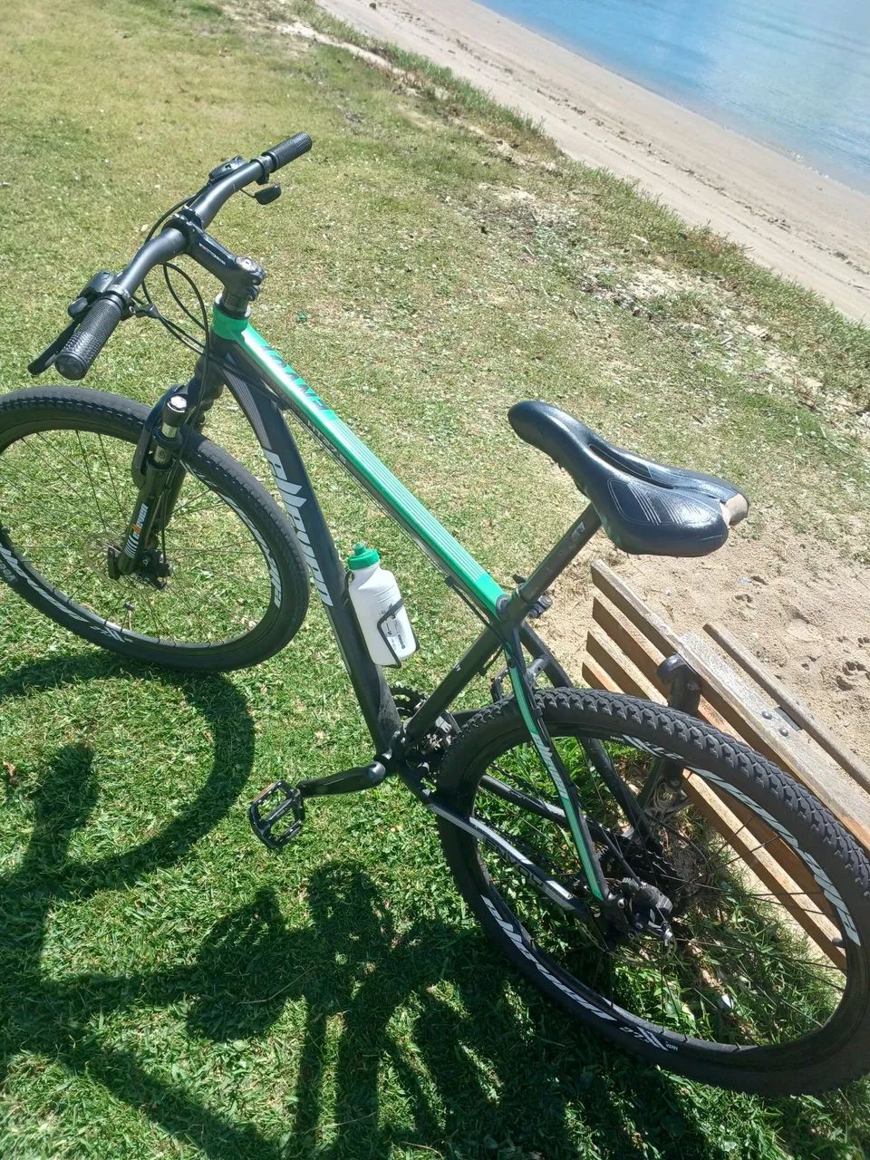 Bicicleta aro 27,5, freio a disco, semi nova em excelente estado de uso.
