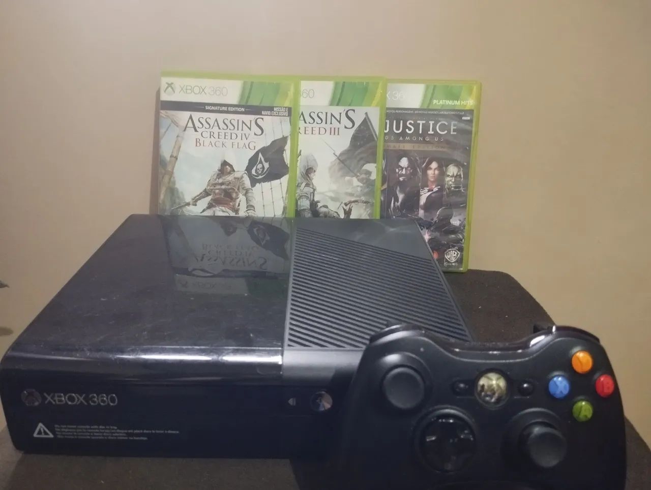 Vende-se XBOX 360 usando+ 3 jogos físicos.