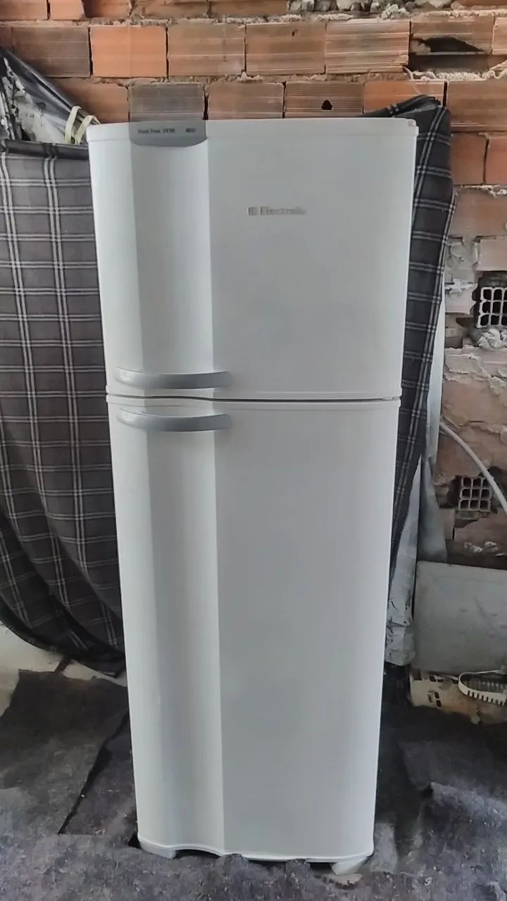 GELADEIRA ELETROLUX FROST FREE 