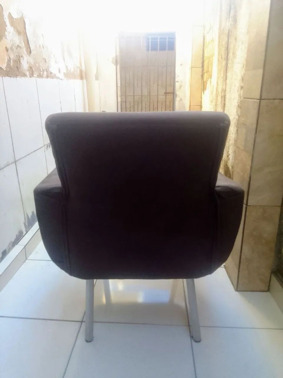 Poltrona  em tecido  suede - Foto 2