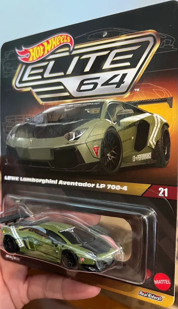Hot Wheels Elite 64 LBWK Lamborghini Aventador - Brinquedos e