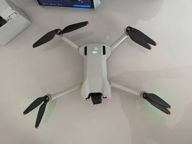 DJI Mini 3 Combo Controle com Tela - Foto 2