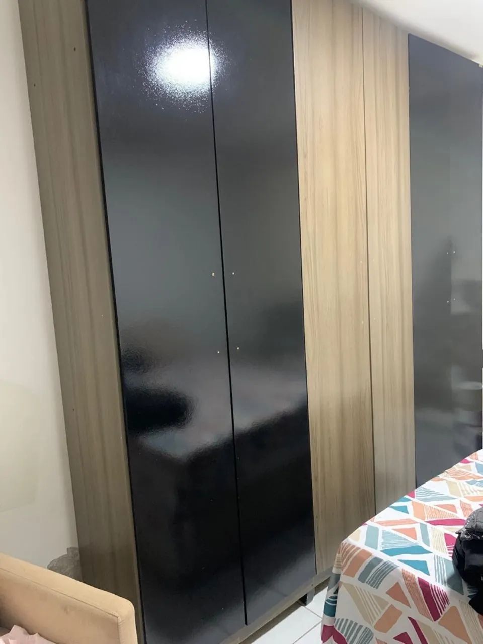 GUARDA-ROUPA 6 PORTAS