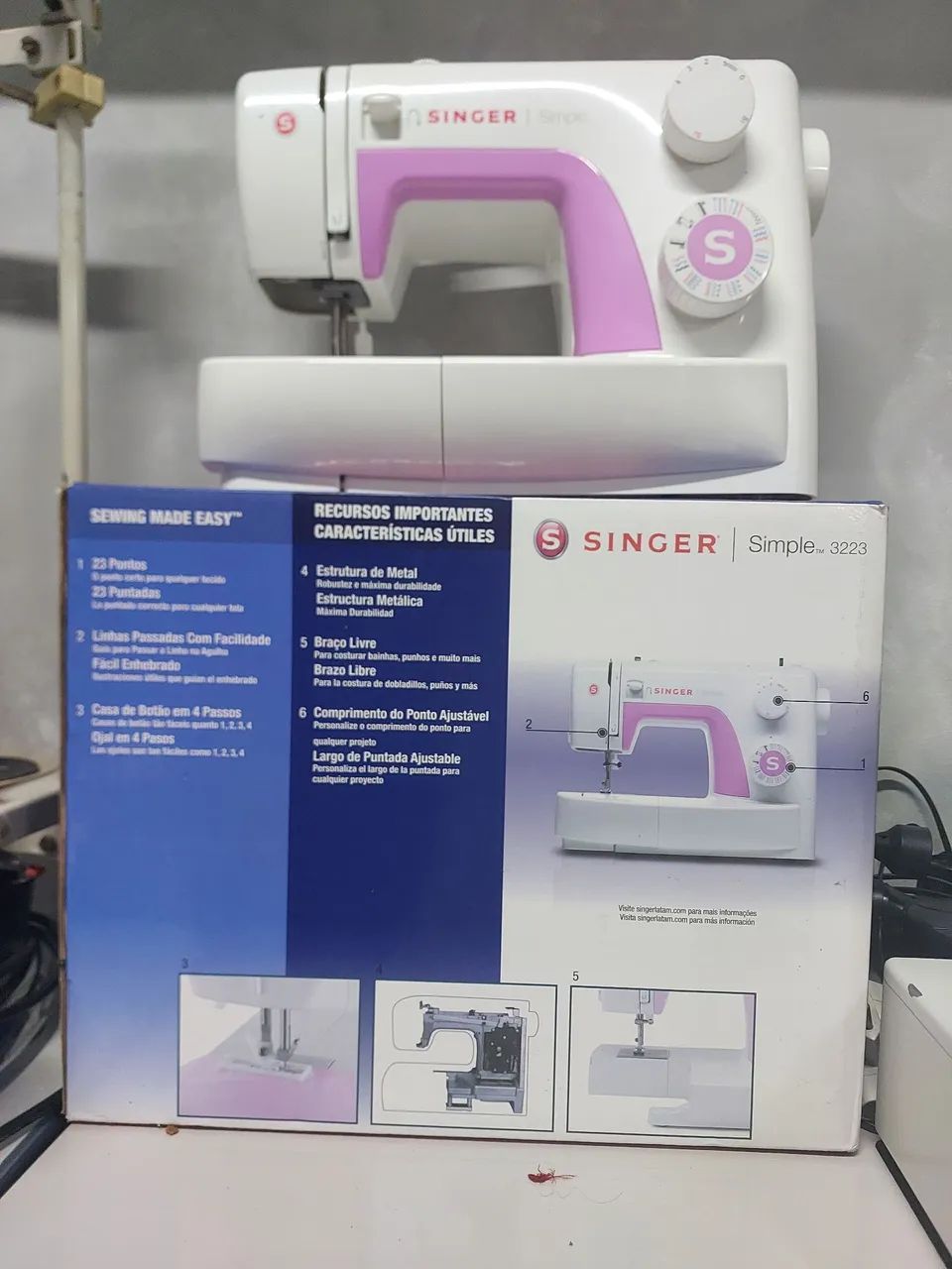 Máquina Singer simple 3223 - Foto 3