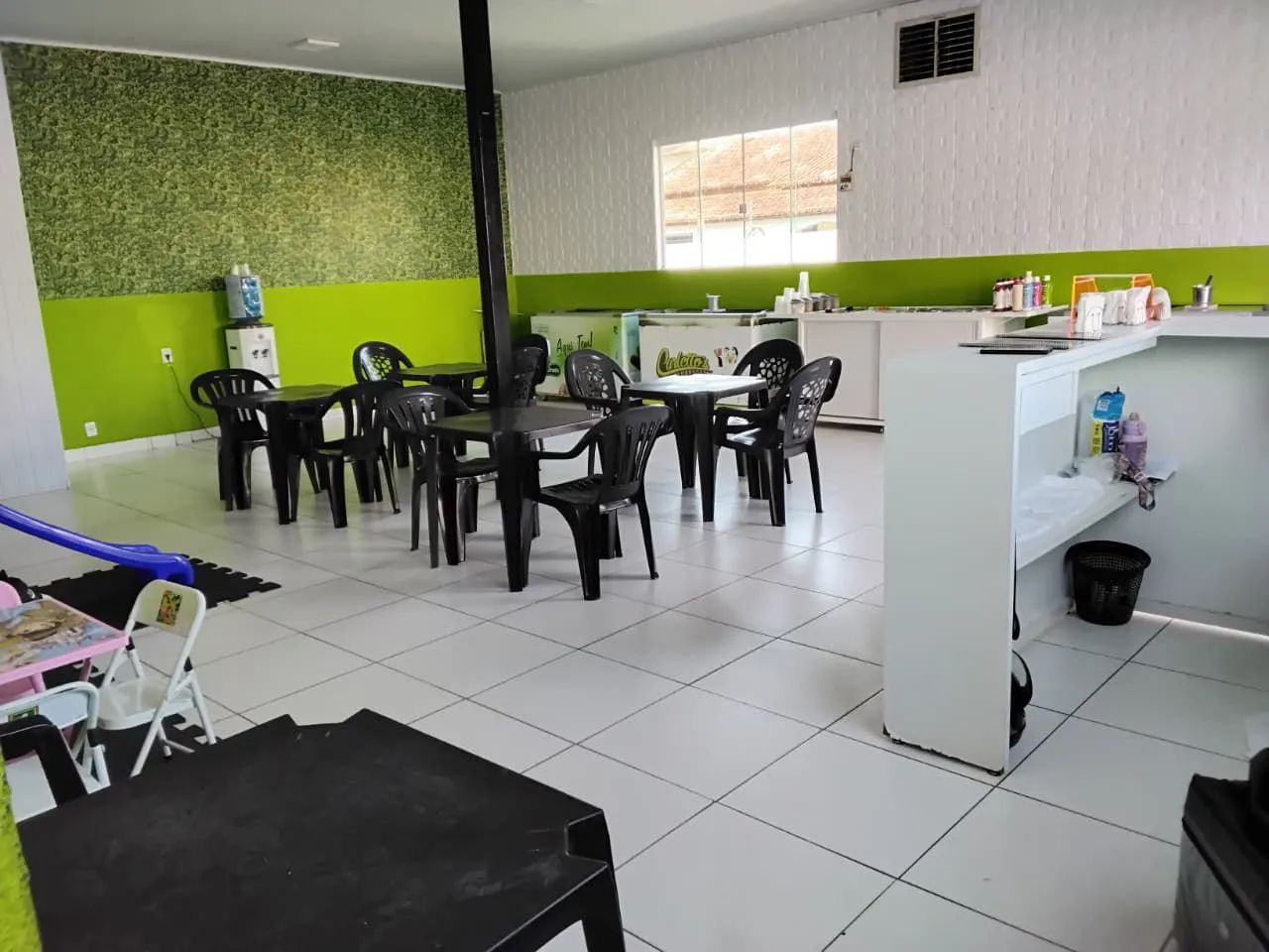 Vendo sorveteria completa.