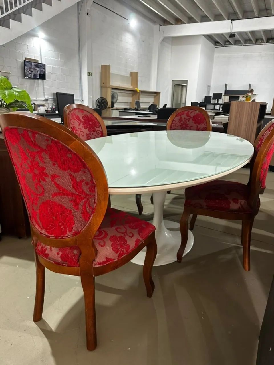 MESA OVAL COM VIDRO LAQUEADO - Foto 3