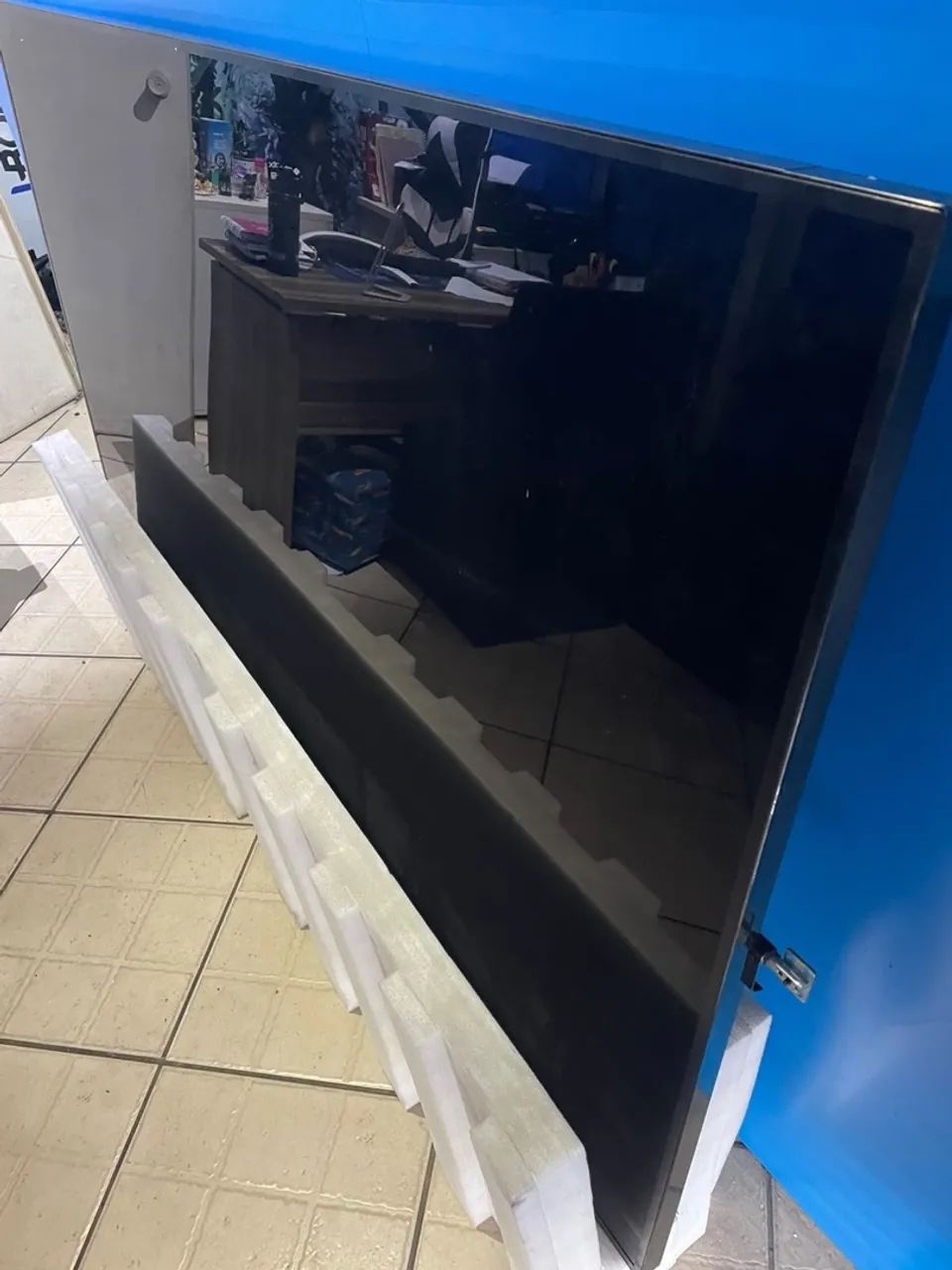 Lote 2 TVs Samsung 85?Sony 70? com defeito  - Foto 4