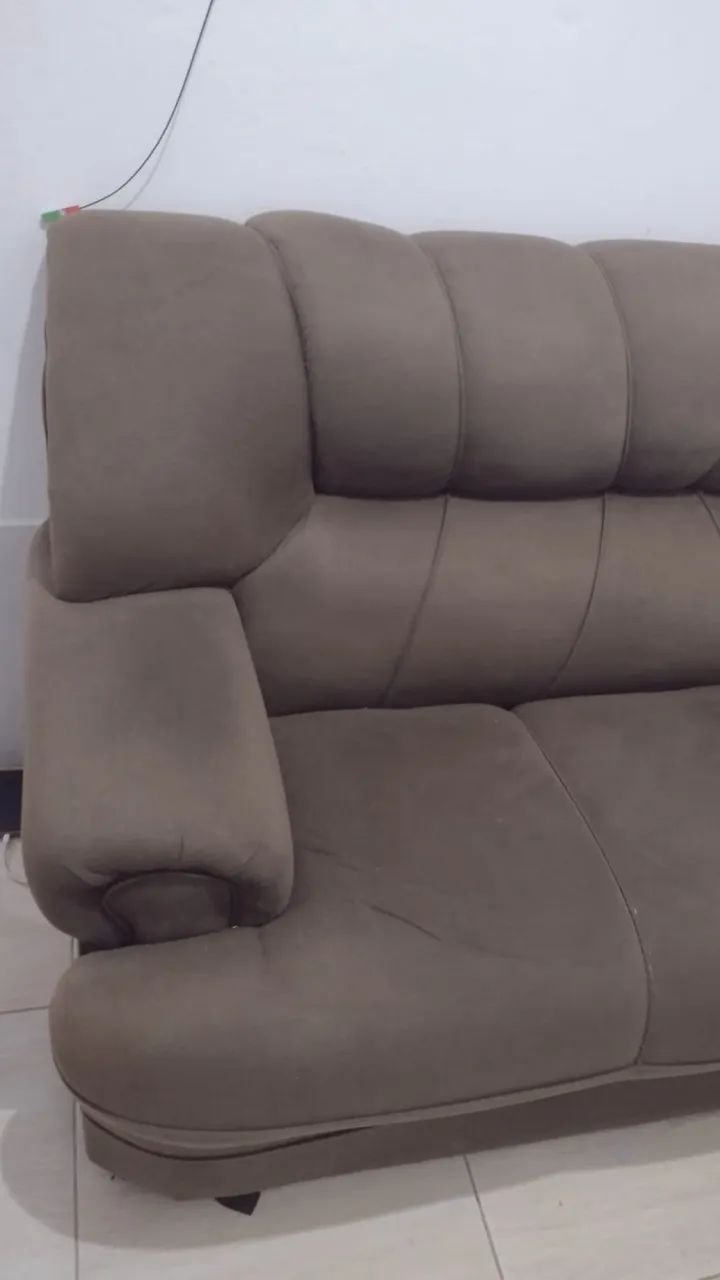 Sofá de três lugares 