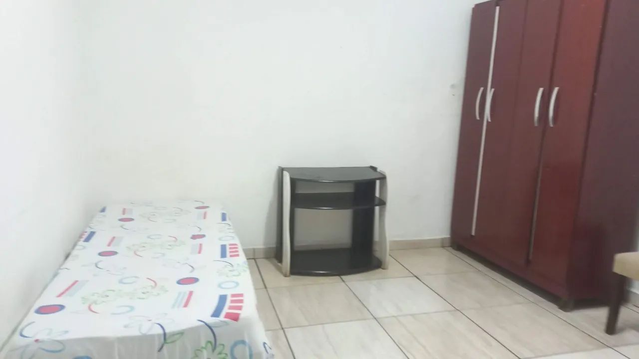 Alugo quarto 