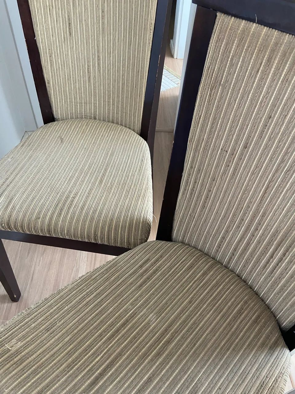 Vende se duas cadeiras urgente devido mudança 