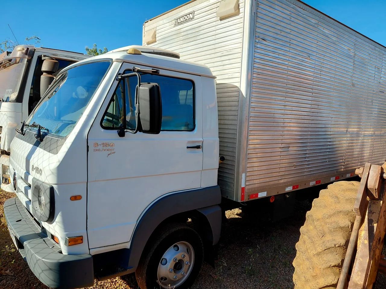 VW 8150 Baú 