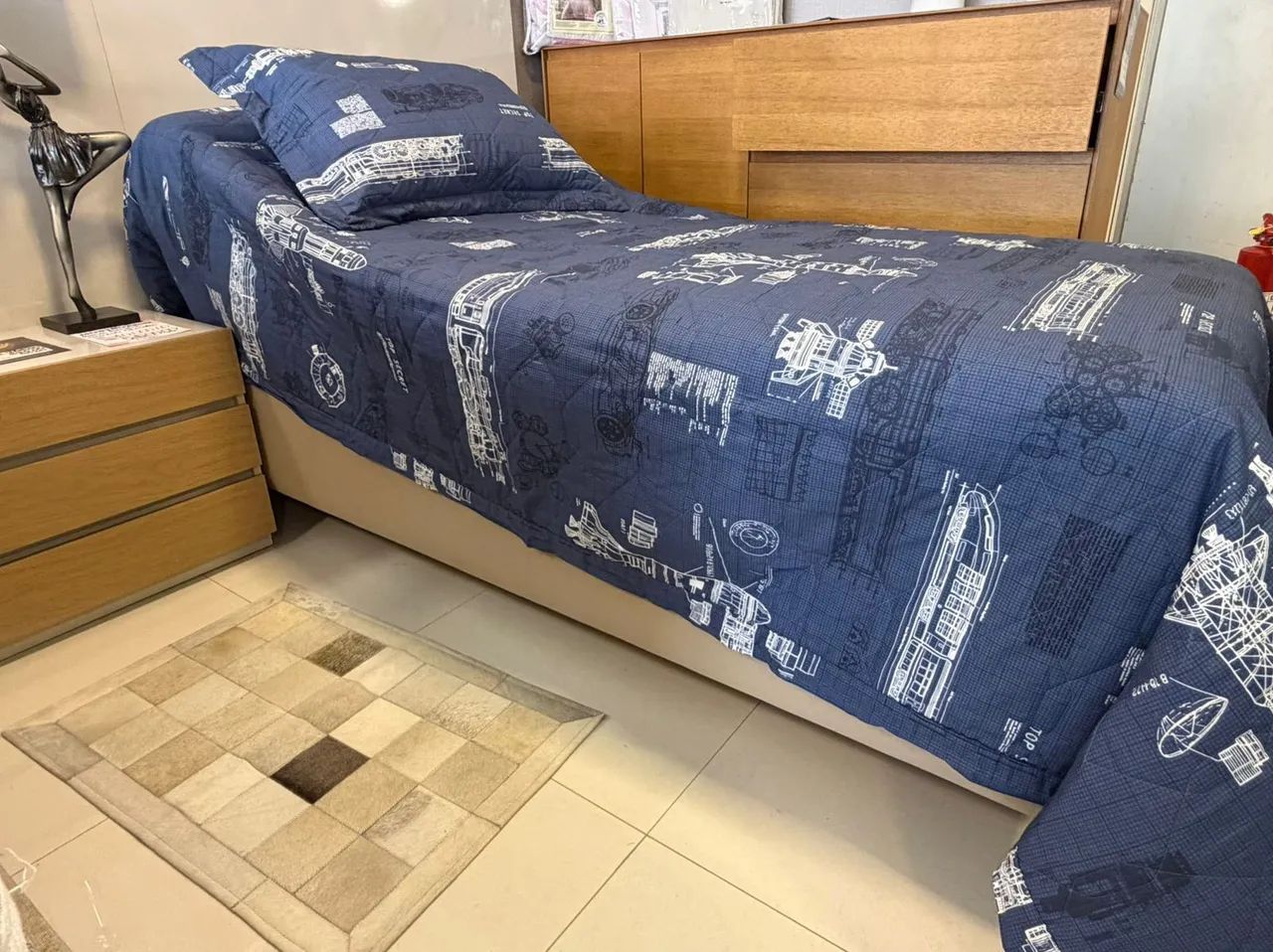 VENDO CAMA/COLCHÃO Articulada e motorizada elétrica solteiro, nova, nunca utilizada.