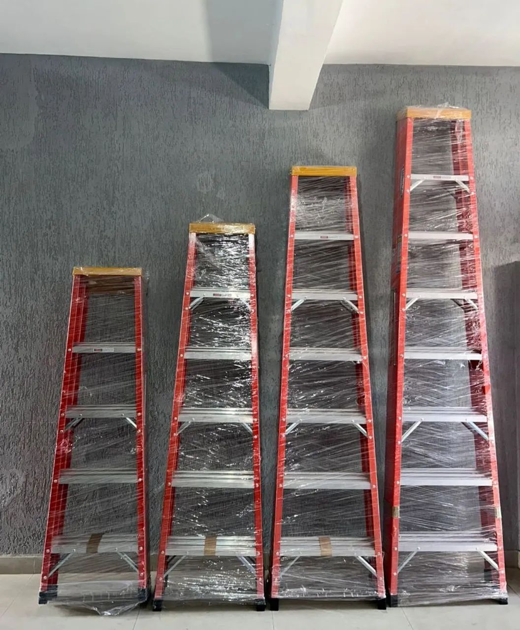Escada tesoura acesso simples 