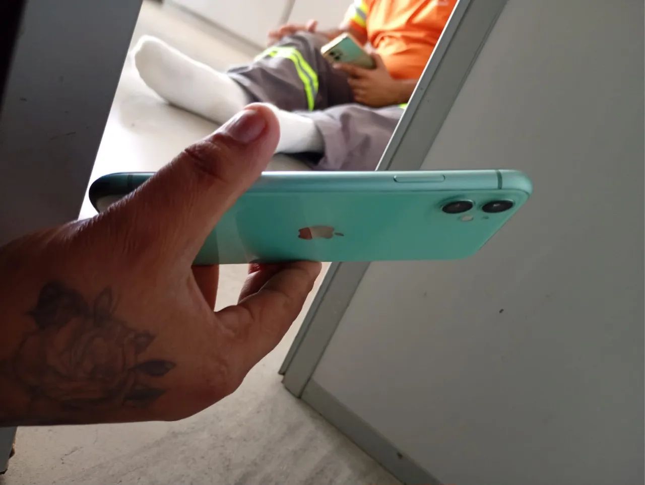 Vendo  Iphone 11 - Foto 2