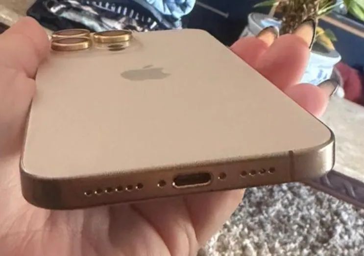 Iphone 16 pro max - Foto 2