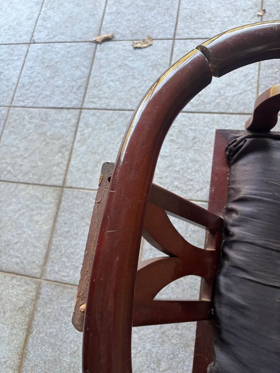 Vendo cadeira de madeira para reforma  - Foto 5
