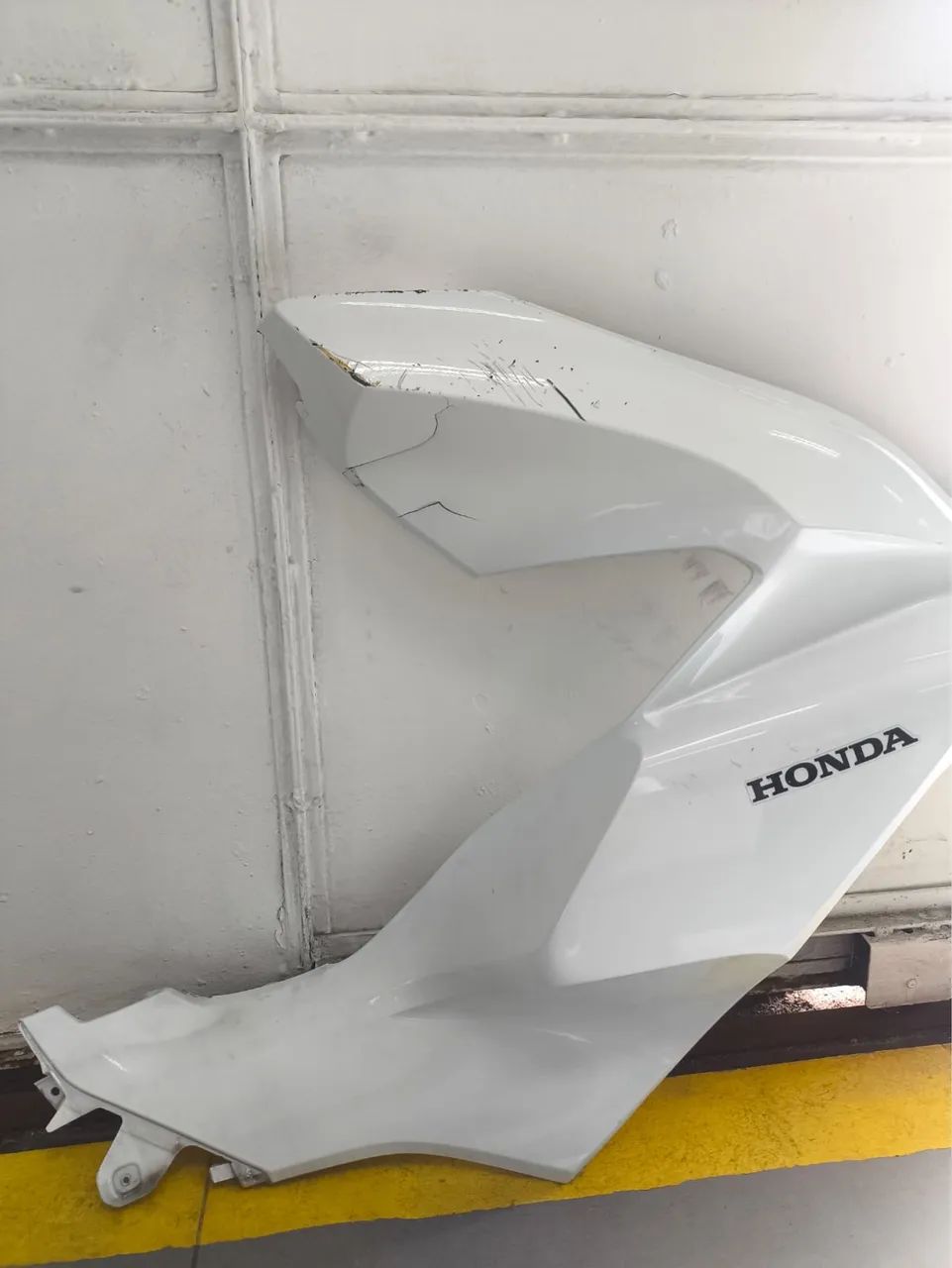 Tampa dianteira direita de Honda PCX 2024 PARA REPARO!!