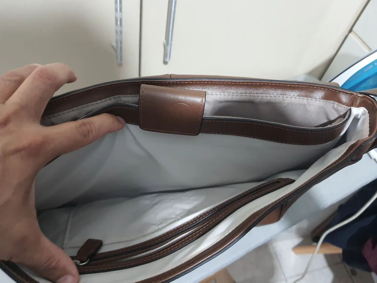 Bolsa transversal em couro para macbook da IPLACE  - Foto 4