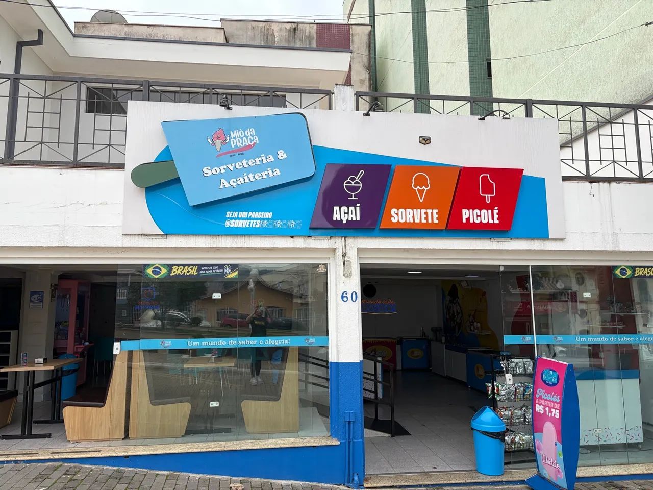 Sorveteria à venda 