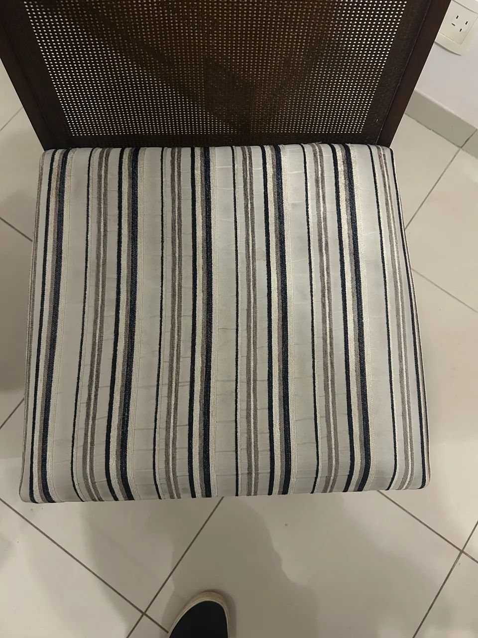 Dining room set with 6 chairs65579520972417124