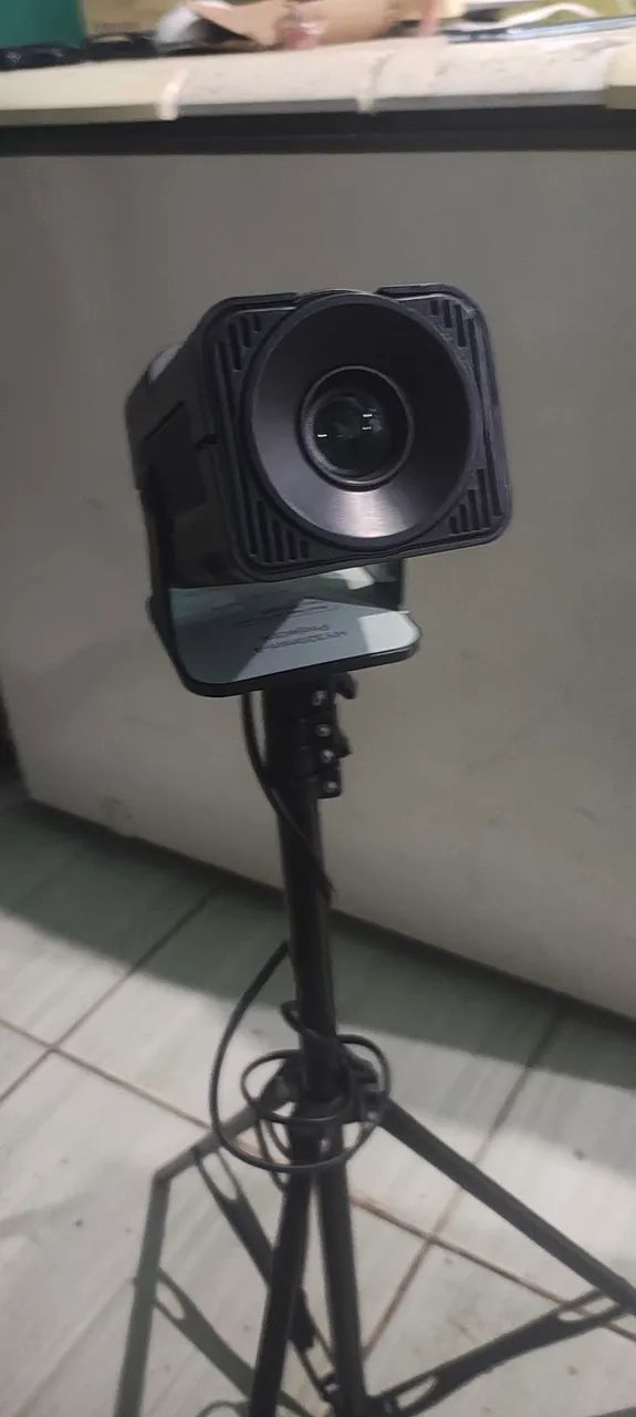 PEOJETOR DE IMAGEM 4K HY320 