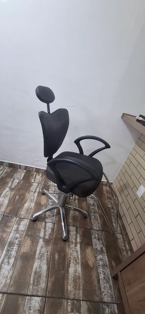 Cadeira para barbeiro, cabeleireiro, design de sobrancelhas e cílios.  - Foto 4