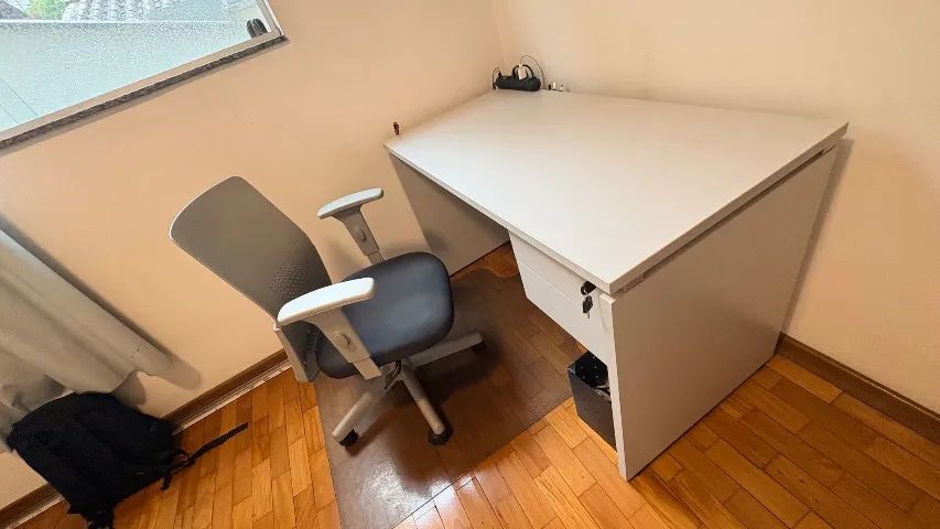 Mesa e cadeira para escritório 