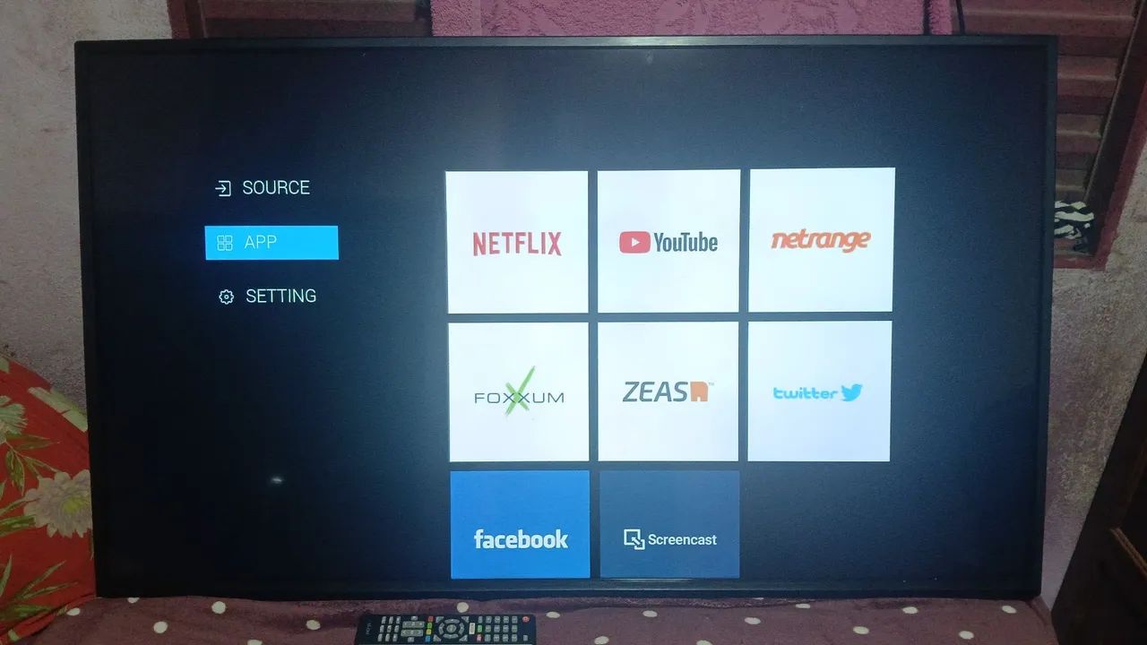 Vendo tv cobia 50 polegadas smart 4k funcionando perfeitamente valor 1300 pra vim buscar  - Foto 2