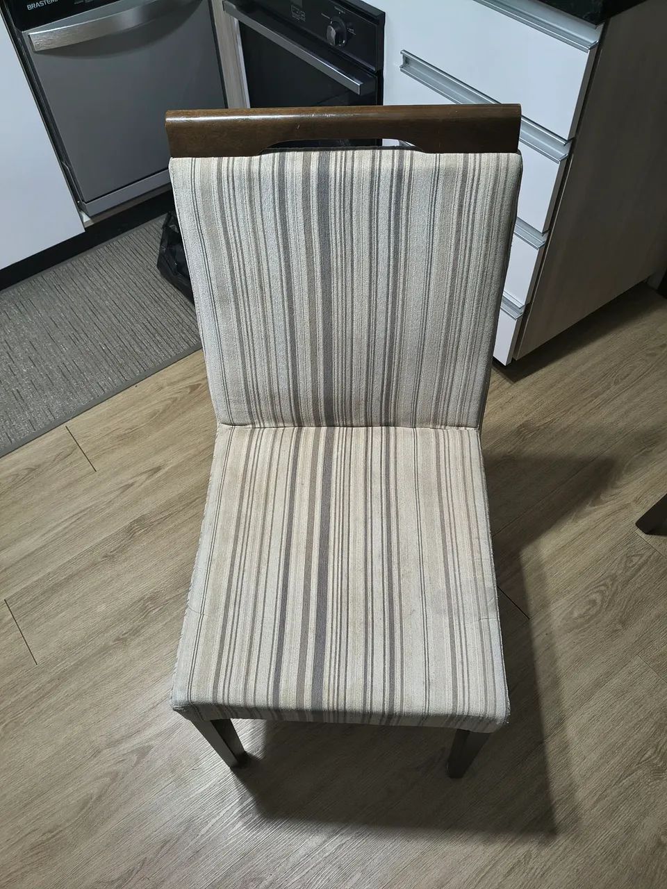 Mesa com 04 cadeiras 