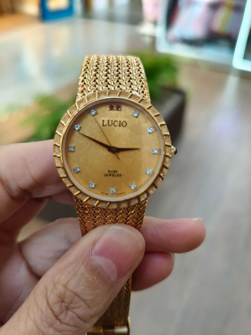 Relógio Lúcio G 102 Suiço dourado diamante e ruby 
