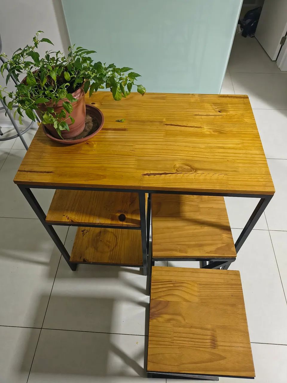 Mesa + 2 Banquetas