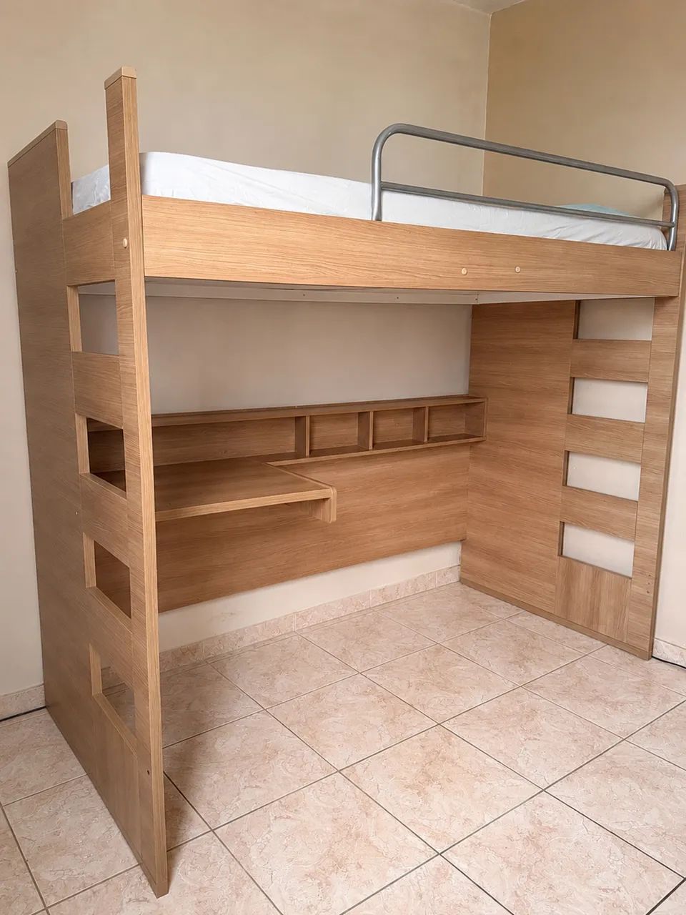 Cama elevada com escrivaninha Etna
